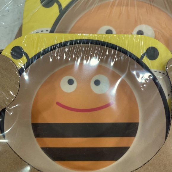 3/$20 Bamboo Ware Kids Dinnerwear Bumblebee Design, Eco-Friendly,Dishwasher safe - Picture 7 of 14